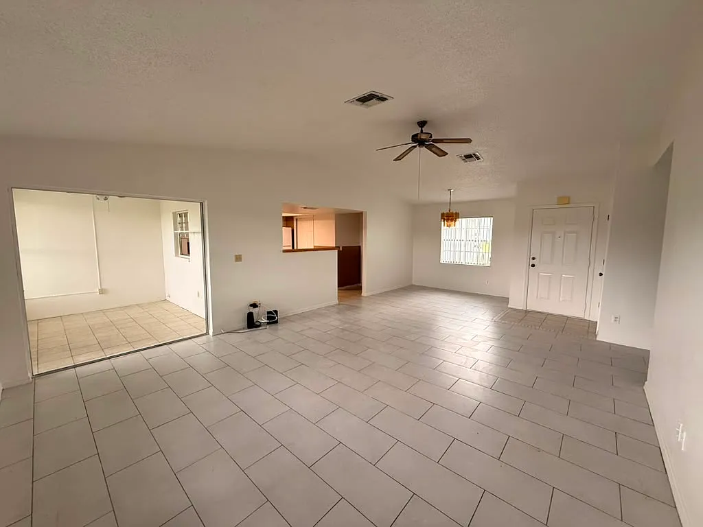 2 bed, 1180 sqft, $1,650 — Photo 4