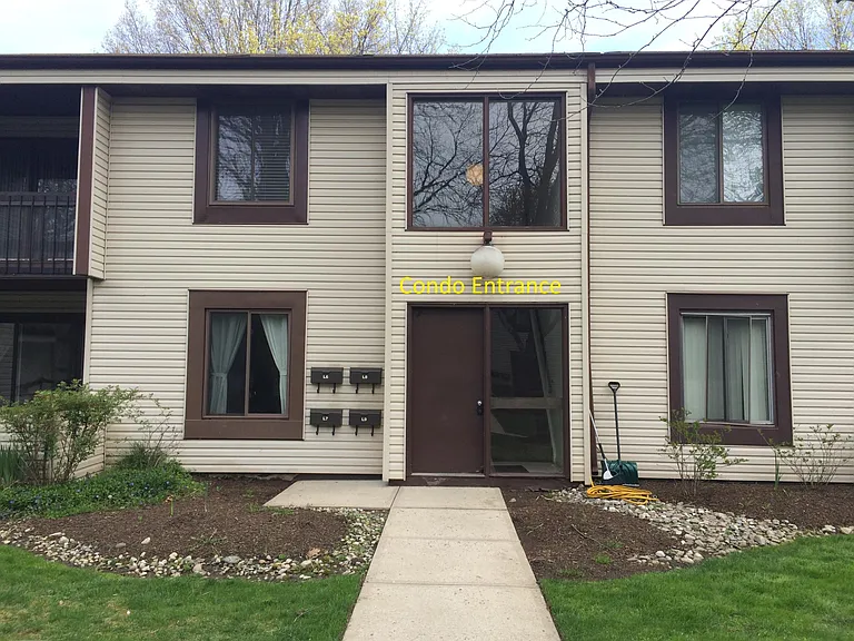 L6 Twin Rivers Dr N #L6 — Photo 1