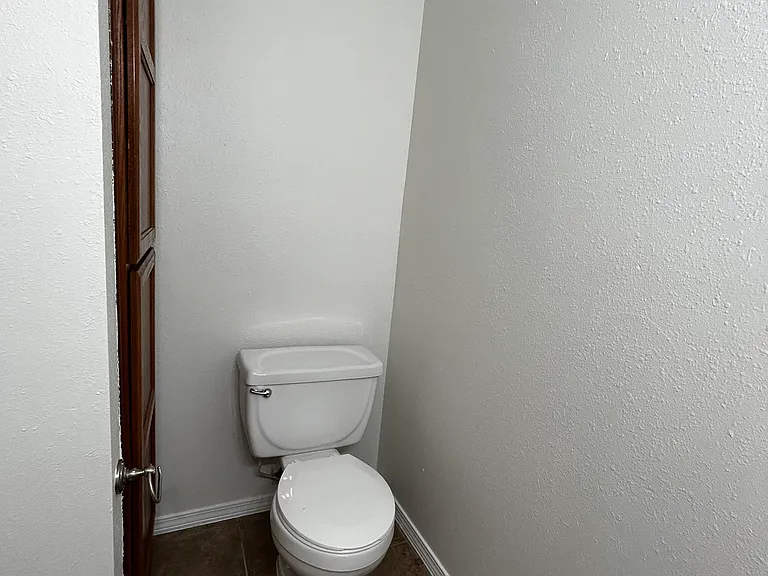 1899 W Stone St #3 — Photo 4
