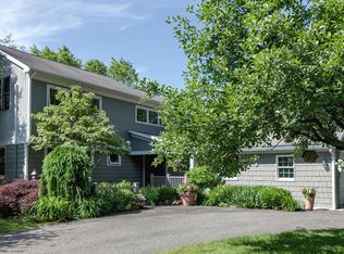 1 Manitauk Hts, Stockbridge, MA 01262