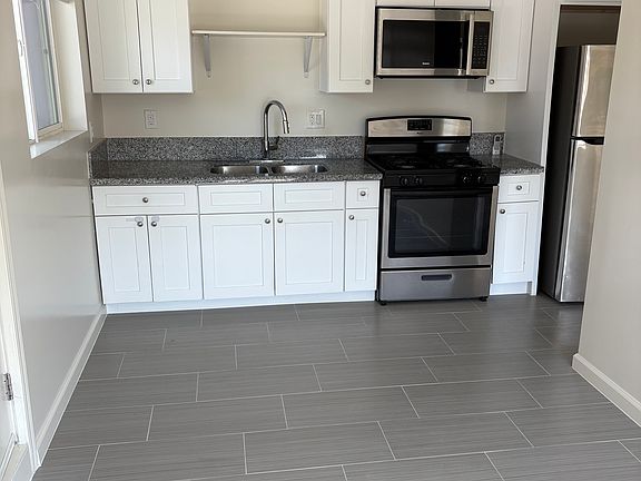 2nd image of 14977 Astoria St
