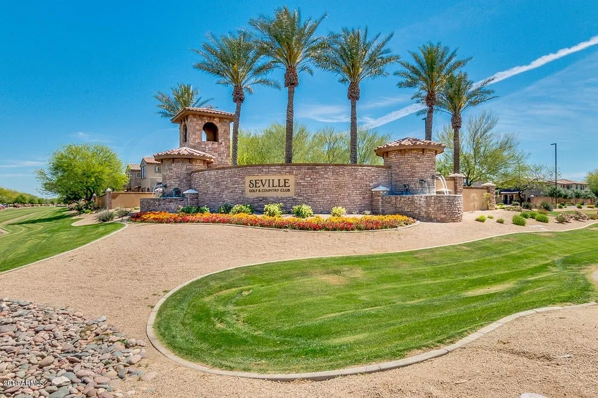 3 bed, 2.0 bath, 2248 sqft, $2,599 — Photo 2