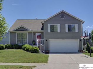 16871 Larimore Ave, Omaha, NE 68116