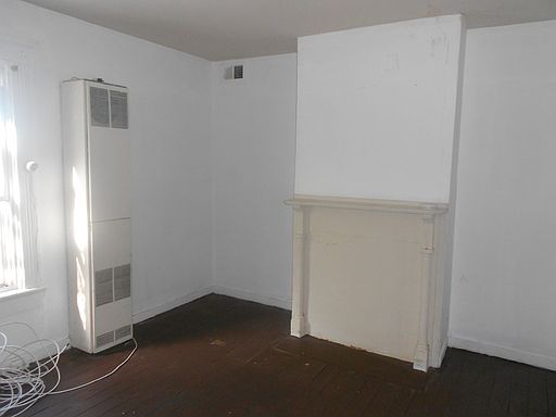 4th image of 2210 Edwards Ave #1