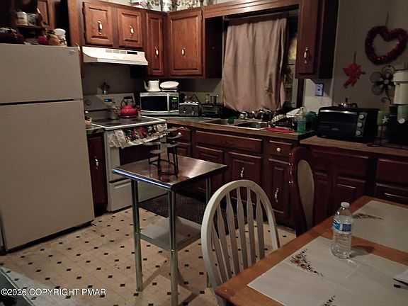 3rd image of 5062 Pine Ridge Rd N