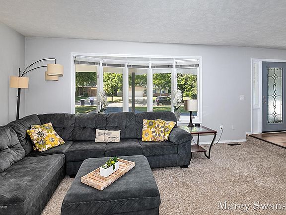 5th image of 1451 Morewood Dr SE