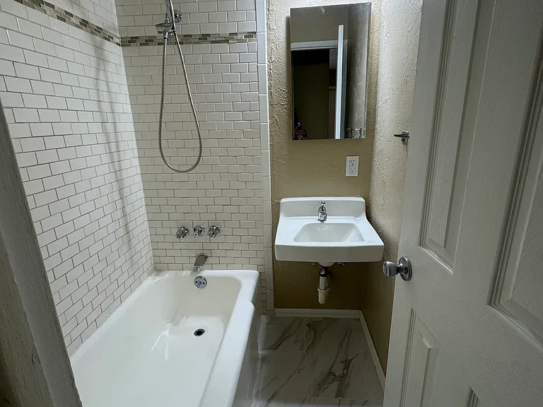 111.5 Polk Ave — Photo 21