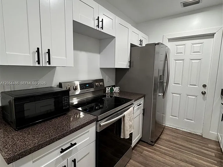 22258 Beverly Ave — Photo 8