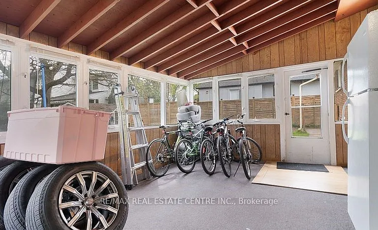 314 Strathcona Dr — Photo 33