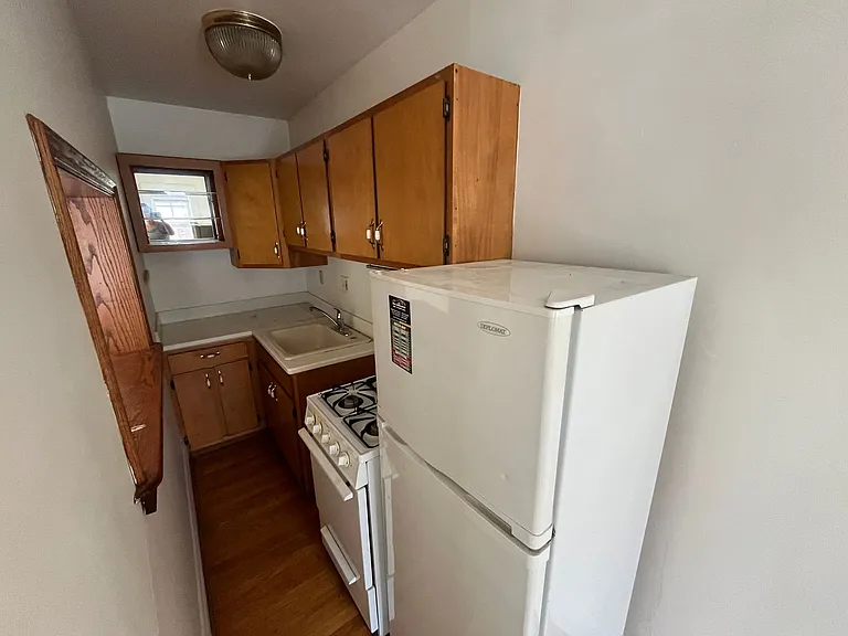 1345 N Astor St — Photo 4
