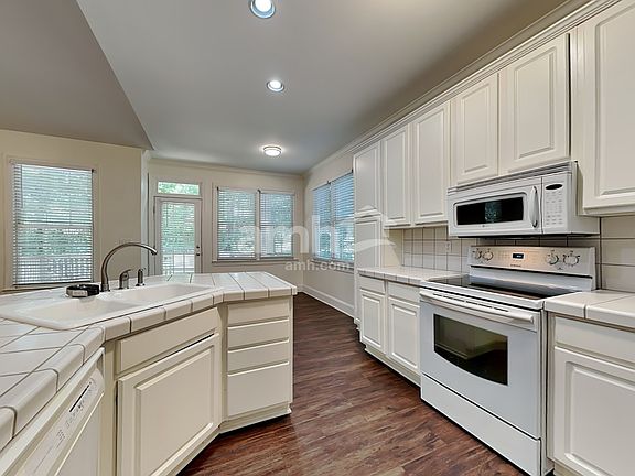 4th image of 6503 Barwick Ct