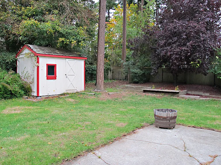 601 NW Ensign Dr — Photo 21