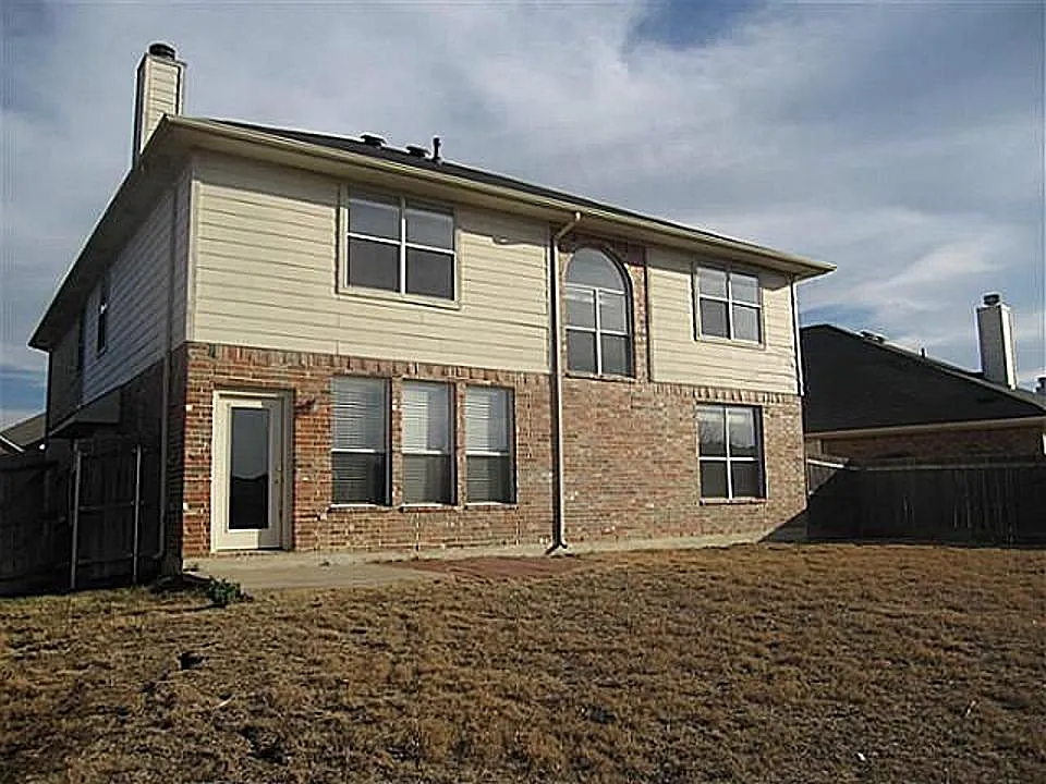 4 bed, 2.5 bath, 3139 sqft, $3,200 — Photo 1