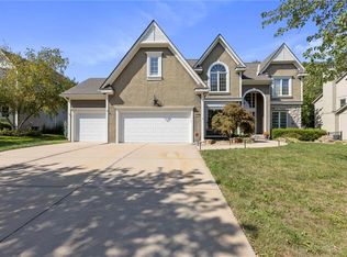 4520 W 140th St, Leawood, KS 66224