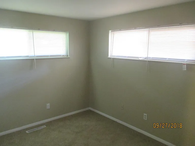 3585 Roswell Dr — Photo 12