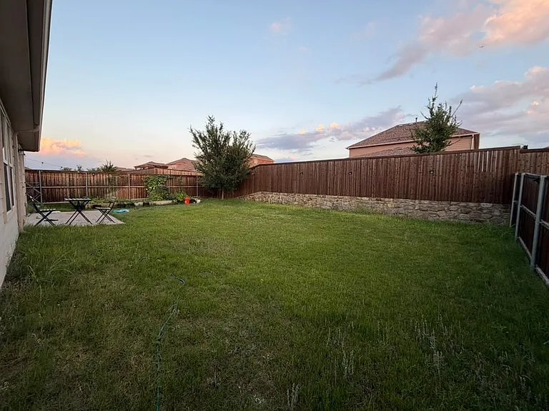 1028 Vernon Dr — Photo 6