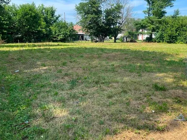 208 E 4th St, Vermont, IL 61484