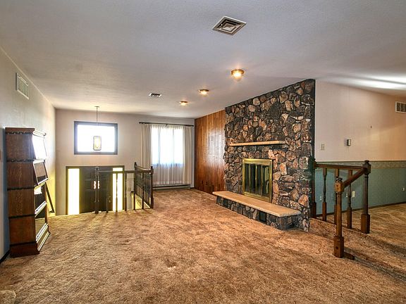 5th image of 912 E Riverview Ave