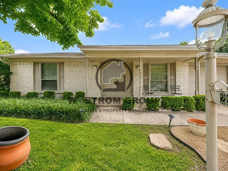2908 Mark Dr — Photo 2