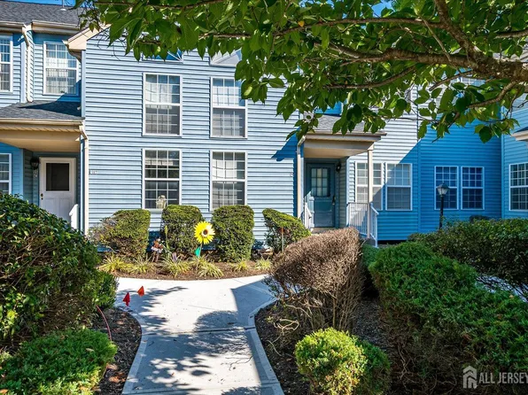 15 James Buchanan Dr #B, Monroe Township, NJ 08831