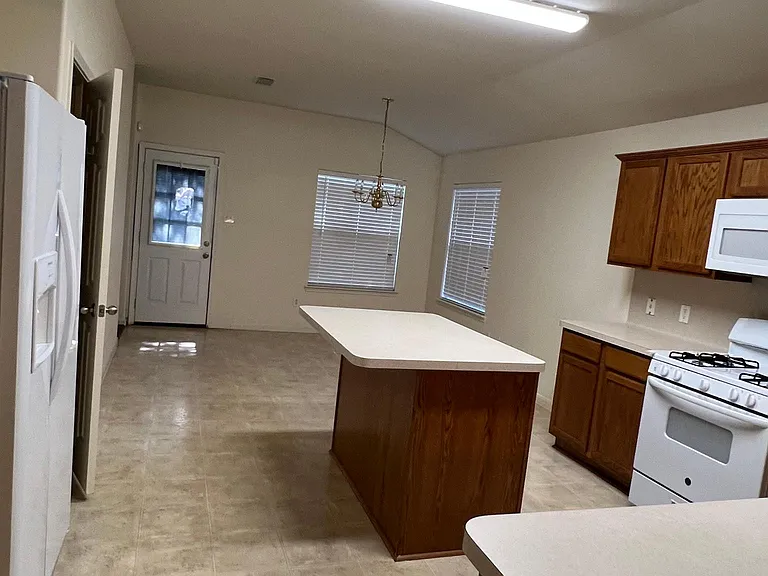 21511 Falvel Lake Dr — Photo 7