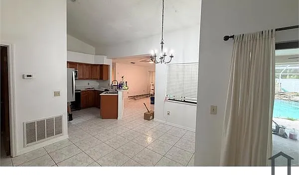 4 bed, 2200 sqft, $3,850 — Photo 3