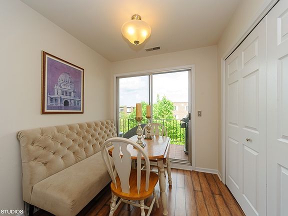 4th image of 90 Franklin Pl E APT 307