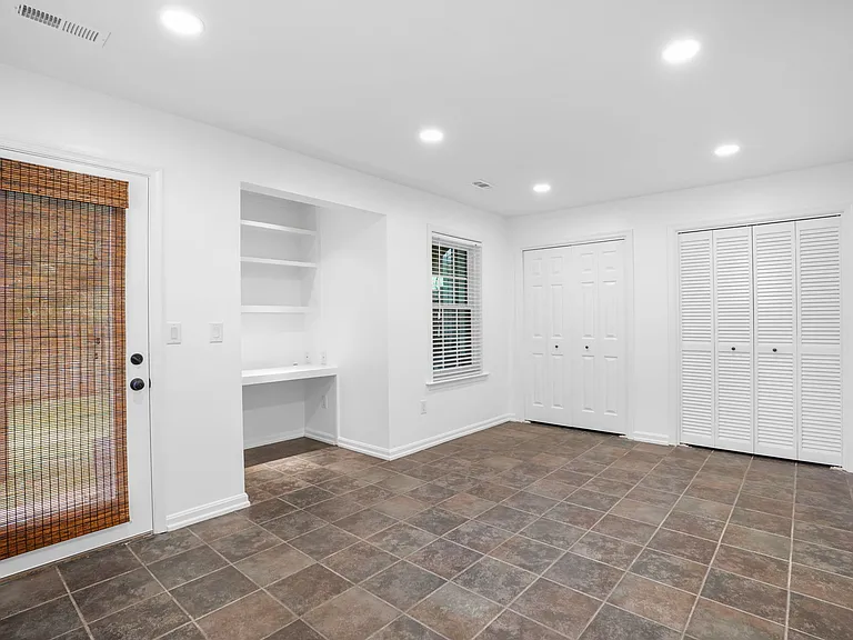 423 McDaniel Dr — Photo 28