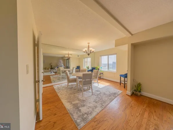 8370 Greensboro Dr APT 908, Mc Lean, VA 22102
