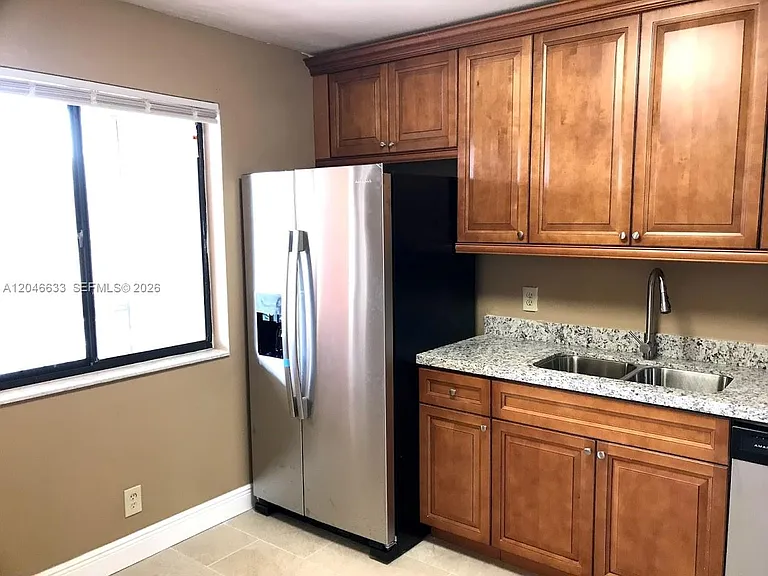 369 Lakeview Dr #203 — Photo 3