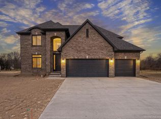 14647 Glenshire Dr, Sterling Heights, MI 48312