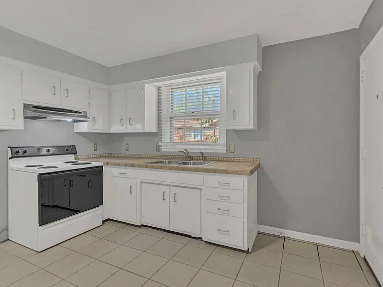 3108 Lealand Ln #B — Photo 8