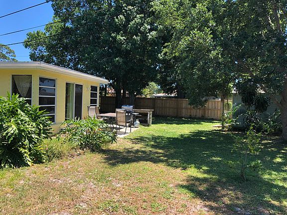 3rd image of 212 Oak Ln