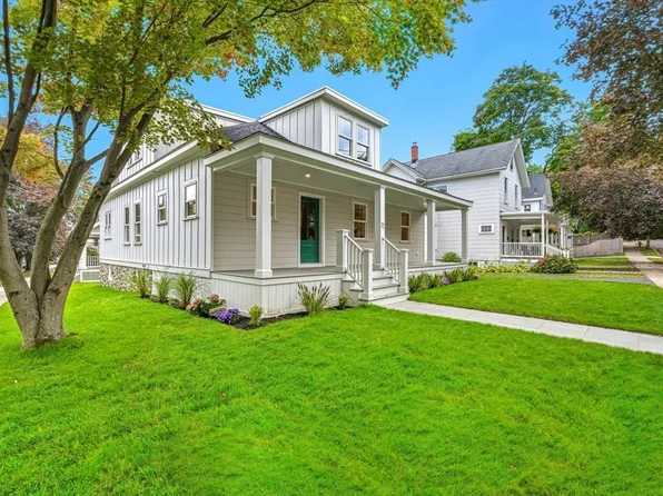 15 Warren St, Melrose, MA 02176