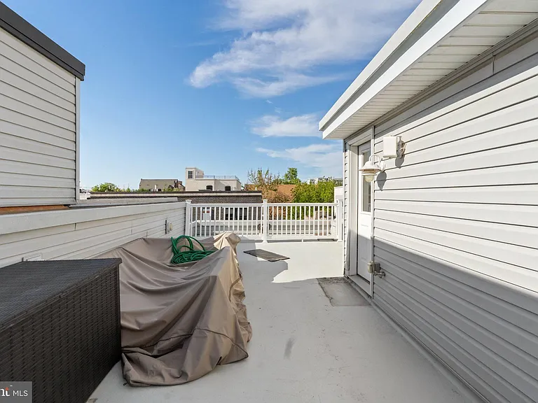 1528 W Seybert St — Photo 36