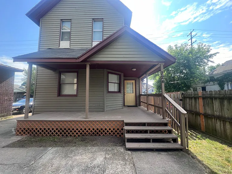 724 Fairview Ave NE — Photo 22
