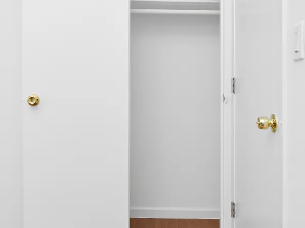 323 West 42nd Street image 4 of 12