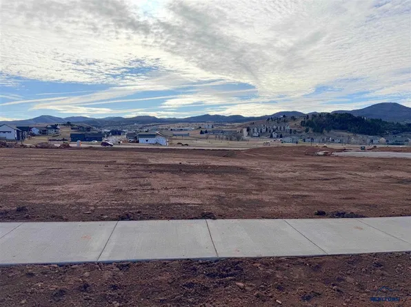 2621 SW Eetclover Cir, Spearfish, SD 57783