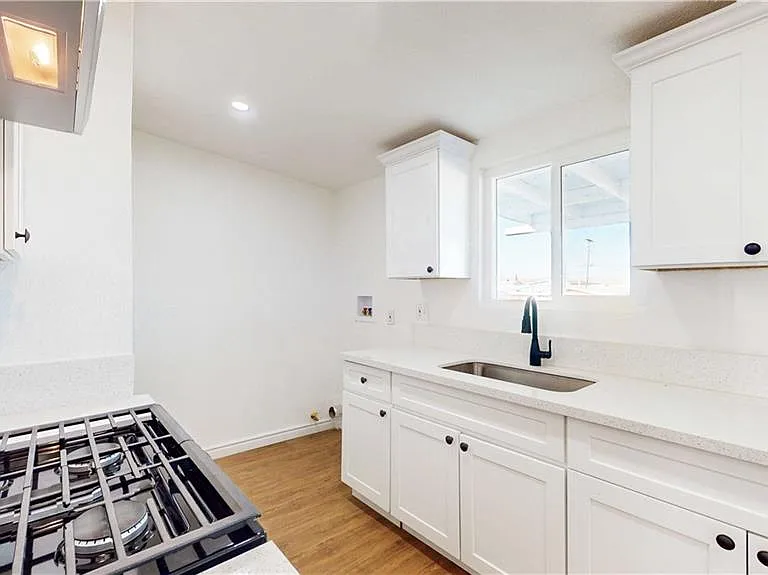 1417 Mesa Dr — Photo 4