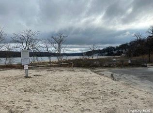 1091 Washington Dr, Centerport, NY