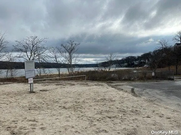 1091 Washington Drive, Centerport, NY 11721