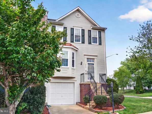 9000 Falcon Glen Ct, Bristow, VA 20136
