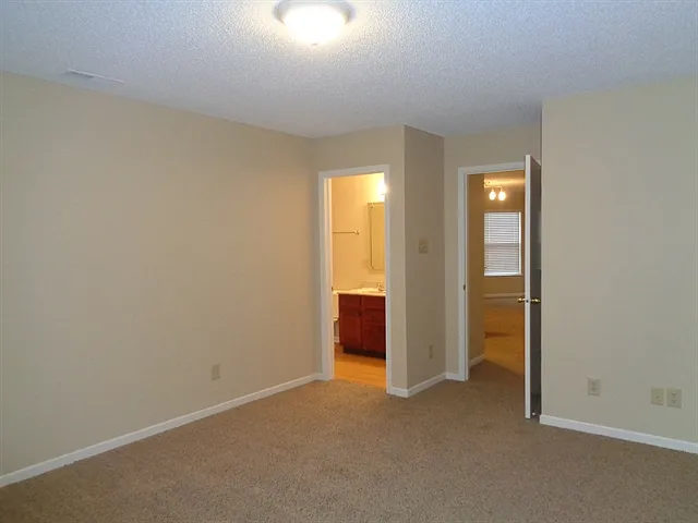 2136 Olympia Dr — Photo 10