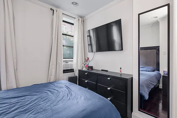 Sold by Douglas Elliman | media 8