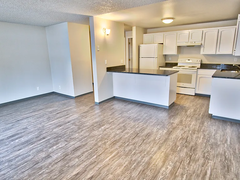 1302 NW Knoxville Blvd #303 — Photo 4