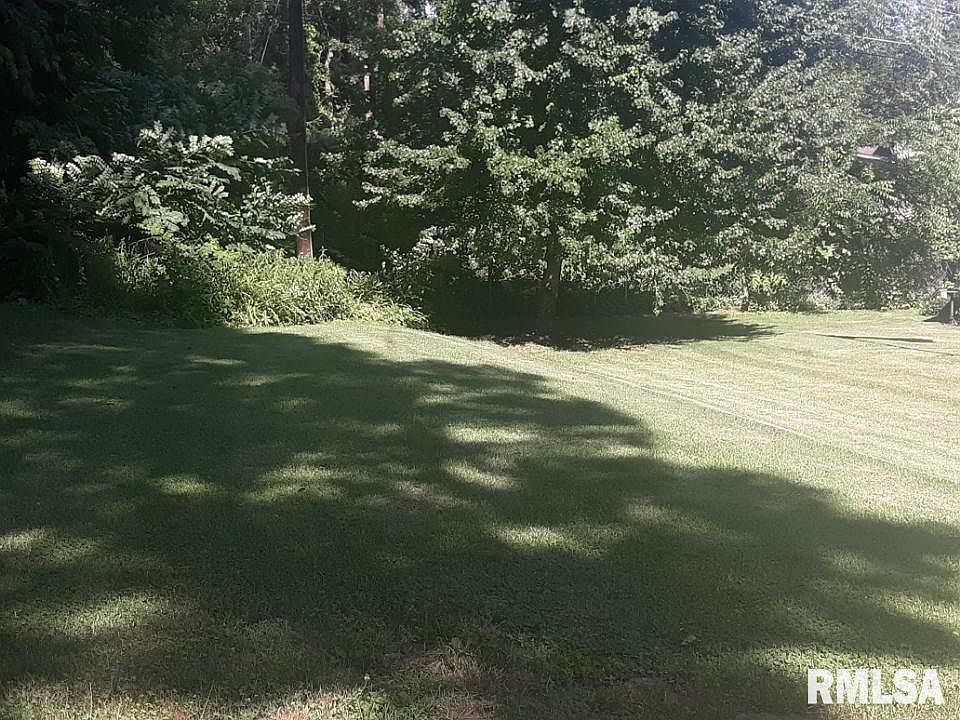 1st image of 19 White Oak Dr