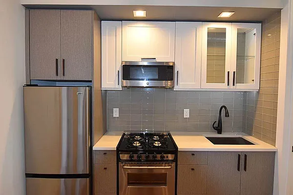 Rented by Tapiro Realty | media 9