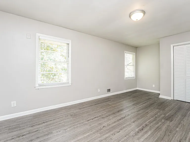 2937 Thompson Cir — Photo 11