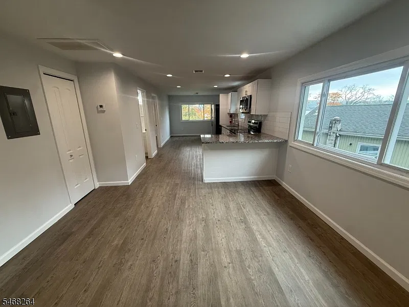 2 bed, 1.0 bath, $2,300 — Photo 4