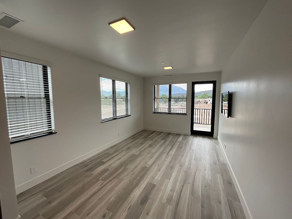 2nd image of 2051 Cross St #107